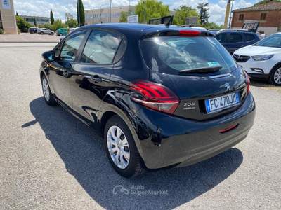 Peugeot 208 1° serie PureTech 82 5 porte Active Nero usata Sinalunga