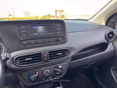 Hyundai i10 ADATTA A EO PATENTATI Argento usata Santa Maria la Carità