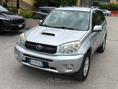 Toyota RAV4 RAV 4 RAV4 2.0 Tdi D-4D cat 5 porte Argento usata Assisi