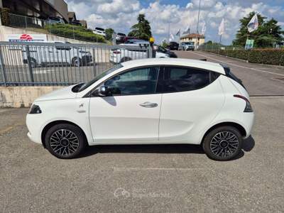 Lancia Ypsilon 1.0 FireFly 5 porte S&S Hybrid Alberta Ferretti Bianco usata Medesano