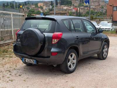 Toyota RAV4 Rav4 III 2006 RAV4 2.2 d-4d 136cv dpf Grigio usata Deruta