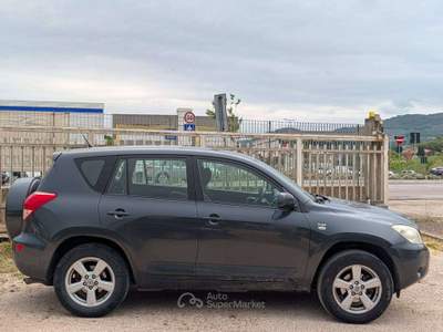 Toyota RAV4 Rav4 III 2006 RAV4 2.2 d-4d 136cv dpf Grigio usata Deruta