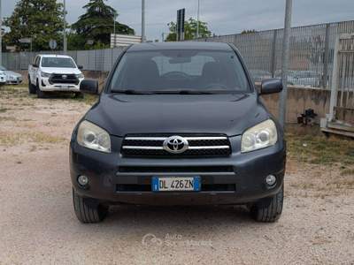 Toyota RAV4 Rav4 III 2006 RAV4 2.2 d-4d 136cv dpf Grigio usata Deruta