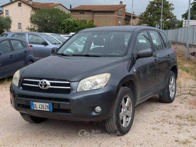 Toyota RAV4 Rav4 III 2006 RAV4 2.2 d-4d 136cv dpf Grigio usata Deruta