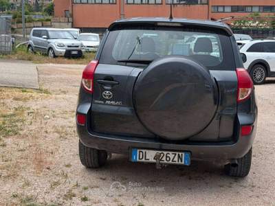 Toyota RAV4 Rav4 III 2006 RAV4 2.2 d-4d 136cv dpf Grigio usata Deruta