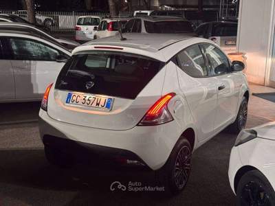 Lancia Ypsilon Ypsilon III 2015 0.9 t.air Gold ecochic metano 70cv my19 Bianco usata Deruta