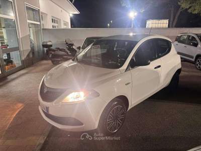 Lancia Ypsilon Ypsilon III 2015 0.9 t.air Gold ecochic metano 70cv my19 Bianco usata Deruta