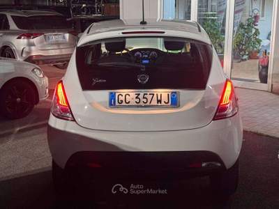 Lancia Ypsilon Ypsilon III 2015 0.9 t.air Gold ecochic metano 70cv my19 Bianco usata Deruta