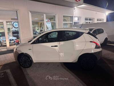 Lancia Ypsilon Ypsilon III 2015 0.9 t.air Gold ecochic metano 70cv my19 Bianco usata Deruta