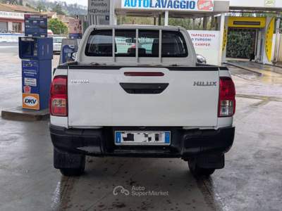Toyota Hilux Hilux IV 2021 2.4 d-4d double cab Executive 4wd Bianco usata Deruta