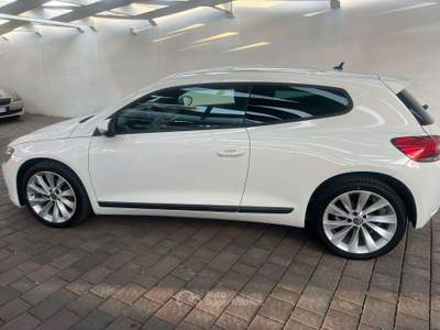 Volkswagen Scirocco Scirocco III 2.0 tdi 140 CV NEOPATENTATI Bianco usata Bari