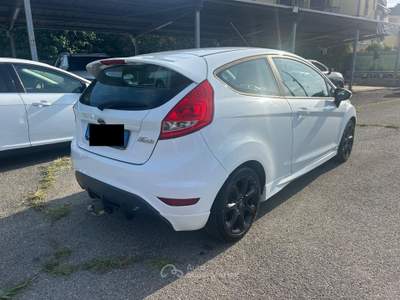 Ford Fiesta 1.6 TDCI 95 CV Bianco usata Busnago