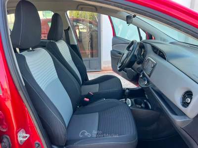 Toyota Yaris 1.5h Active my18 Rosso usata Agliana