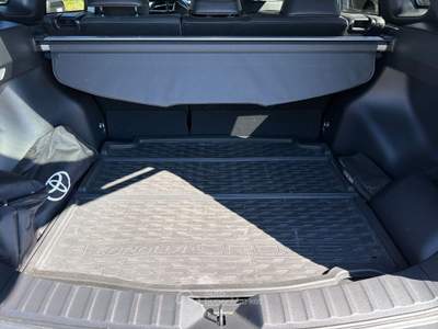 Toyota Corolla Cross 2.0H (197 CV) E-CVT Lounge Light 4WD Bianco usata Varese