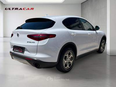 Alfa Romeo Stelvio AT8 Q4 Business Bianco usata Pollena Trocchia