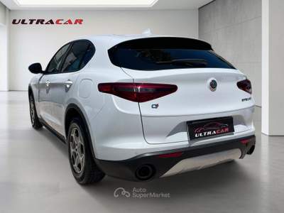 Alfa Romeo Stelvio AT8 Q4 Business Bianco usata Pollena Trocchia