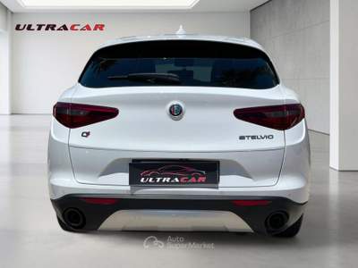 Alfa Romeo Stelvio AT8 Q4 Business Bianco usata Pollena Trocchia