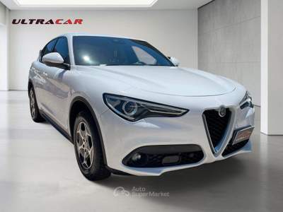 Alfa Romeo Stelvio AT8 Q4 Business Bianco usata Pollena Trocchia