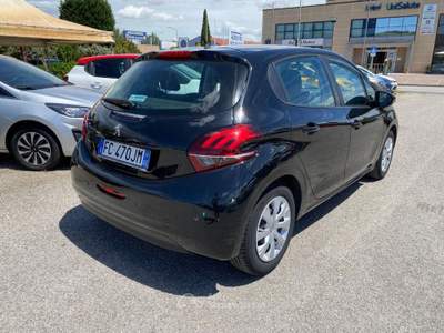 Peugeot 208 1° serie PureTech 82 5 porte Active Nero usata Sinalunga