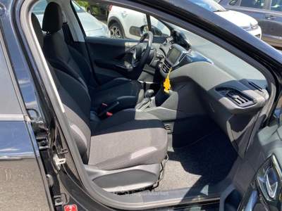 Peugeot 208 1° serie PureTech 82 5 porte Active Nero usata Sinalunga
