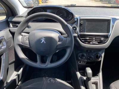 Peugeot 208 1° serie PureTech 82 5 porte Active Nero usata Sinalunga