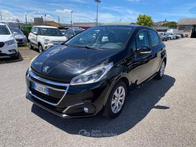 Peugeot 208 1° serie PureTech 82 5 porte Active Nero usata Sinalunga