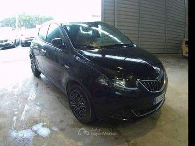 Lancia Ypsilon 5posti  Neopatentati 1.0 hybrid Gold tg: GK585ZB Nero usata Basiliano