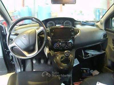 Lancia Ypsilon 5posti  Neopatentati 1.0 hybrid Gold tg: GK585ZB Nero usata Basiliano
