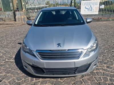 Peugeot 308 S&S SW Business usata Torre Annunziata