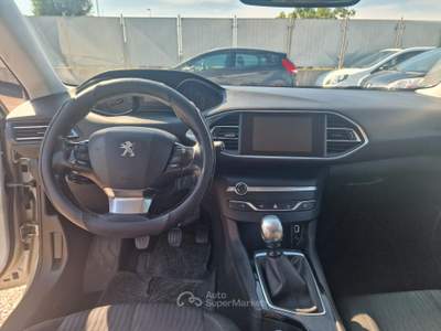 Peugeot 308 S&S SW Business usata Torre Annunziata