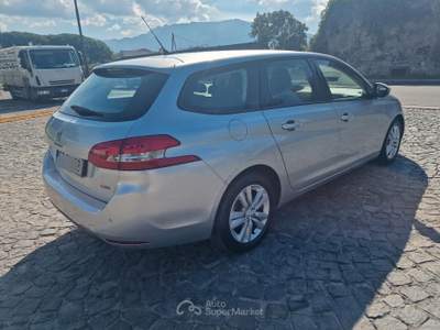 Peugeot 308 S&S SW Business usata Torre Annunziata