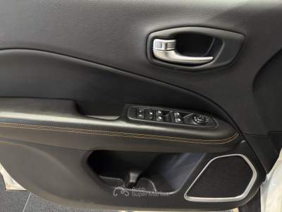 Jeep Compass  2.0 mjt opening edition 4wd 140cv auto Bianco usata Firenze