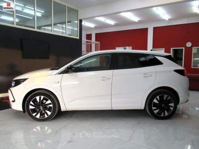 Opel Grandland X 1.5 diesel Ecotec S&S aut. Business Bianco usata Vittoria