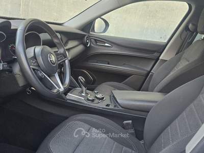 Alfa Romeo Stelvio  2.2 t Sport Tech rwd 160cv auto Bianco usata Sant'Anastasia