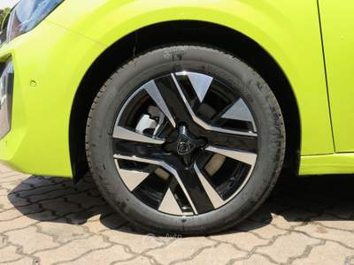 Peugeot 208 Hybrid 110 e-DCS6 Allure VISION & NAVI PACK + ACCESS PACK Giallo usata Seregno