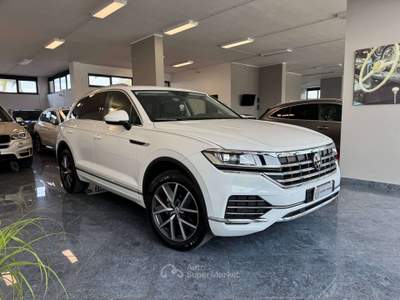 Volkswagen Touareg 3.0 V6 tdi Exclusive 231cv 4Motion Uniprop Stupend Bianco usata Giugliano in Campania