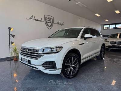 Volkswagen Touareg 3.0 V6 tdi Exclusive 231cv 4Motion Uniprop Stupend Bianco usata Giugliano in Campania