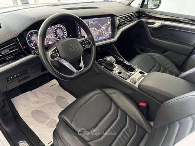 Volkswagen Touareg 3.0 V6 tdi Exclusive 231cv 4Motion Uniprop Stupend Bianco usata Giugliano in Campania