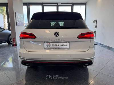 Volkswagen Touareg 3.0 V6 tdi Exclusive 231cv 4Motion Uniprop Stupend Bianco usata Giugliano in Campania