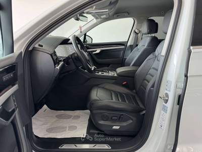 Volkswagen Touareg 3.0 V6 tdi Exclusive 231cv 4Motion Uniprop Stupend Bianco usata Giugliano in Campania