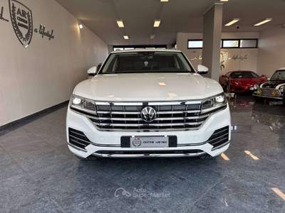 Volkswagen Touareg 3.0 V6 tdi Exclusive 231cv 4Motion Uniprop Stupend Bianco usata Giugliano in Campania