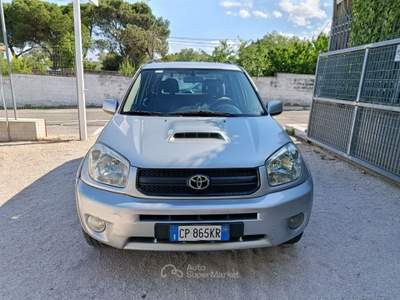 Toyota RAV4 RAV 4 RAV4 2.0 Tdi D-4D cat 5 porte Argento usata Altamura