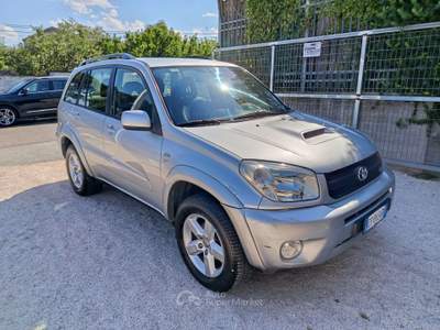 Toyota RAV4 RAV 4 RAV4 2.0 Tdi D-4D cat 5 porte Argento usata Altamura