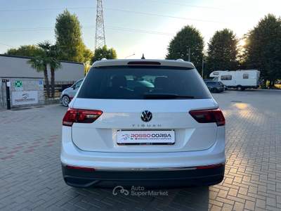 Volkswagen Tiguan 2.0 TDI Elegance 150cv dsg UNIPRO BOOKSERVICE Bianco usata San Felice sul Panaro