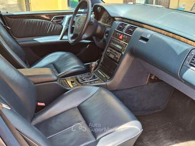 Mercedes-Benz Classe E e 200 avantgarde serie 210 Blu/Azzurro usata Conselve