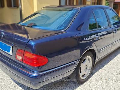 Mercedes-Benz Classe E e 200 avantgarde serie 210 Blu/Azzurro usata Conselve