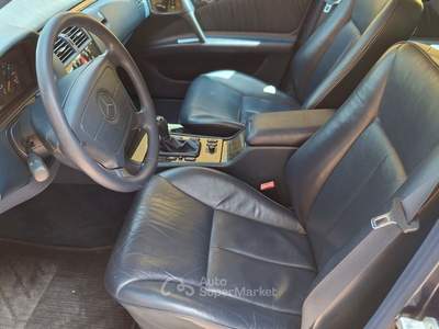 Mercedes-Benz Classe E e 200 avantgarde serie 210 Blu/Azzurro usata Conselve