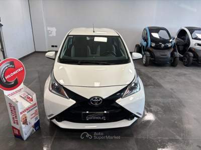 Toyota Aygo Automatica MMT 1.0 Benzina 5 Porte x-business Bianco usata Qualiano