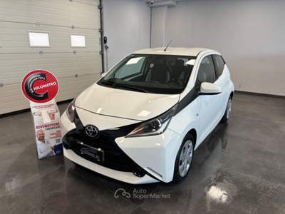Toyota Aygo Automatica MMT 1.0 Benzina 5 Porte x-business Bianco usata Qualiano