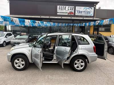 Toyota RAV4 "LEGGI BENE" RAV 4 2.0 Tdi 4 x 4 Argento usata Assisi
